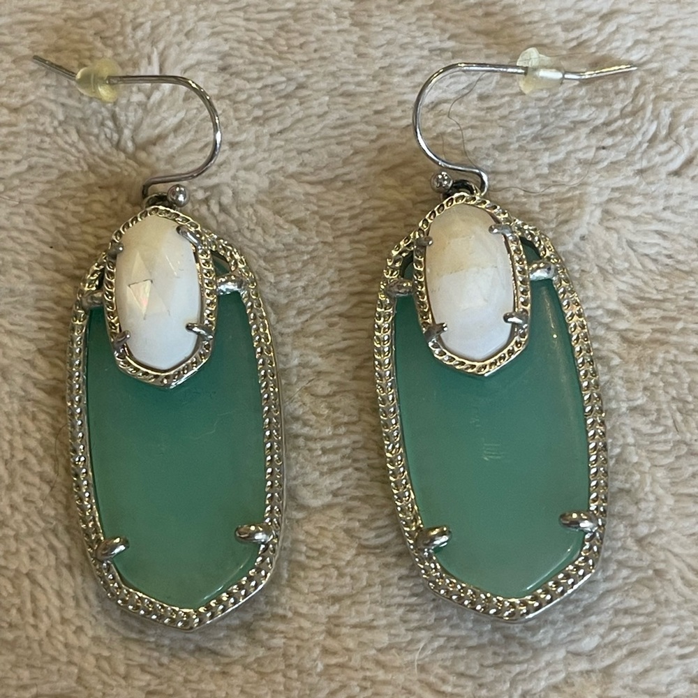 Kendra Scott Emmy Earrings Silver/Calcedony & White